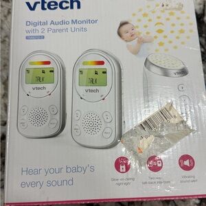 White Digital Audio Monitor with 2 Parent Units